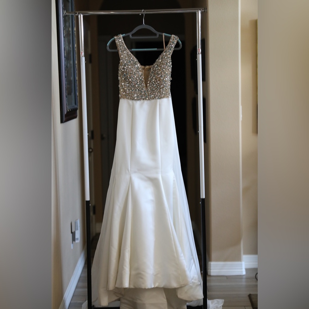 Ashley Lauren size 6 white gown